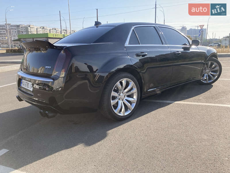 Седан Chrysler 300C 2018 в Киеве