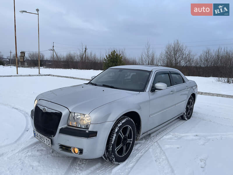 Седан Chrysler 300C 2004 в Надворной