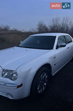 Хэтчбек Chrysler 300C 2005 в 
