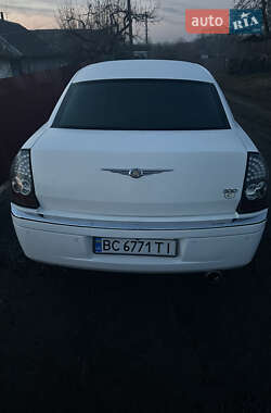 Хэтчбек Chrysler 300C 2005 в 