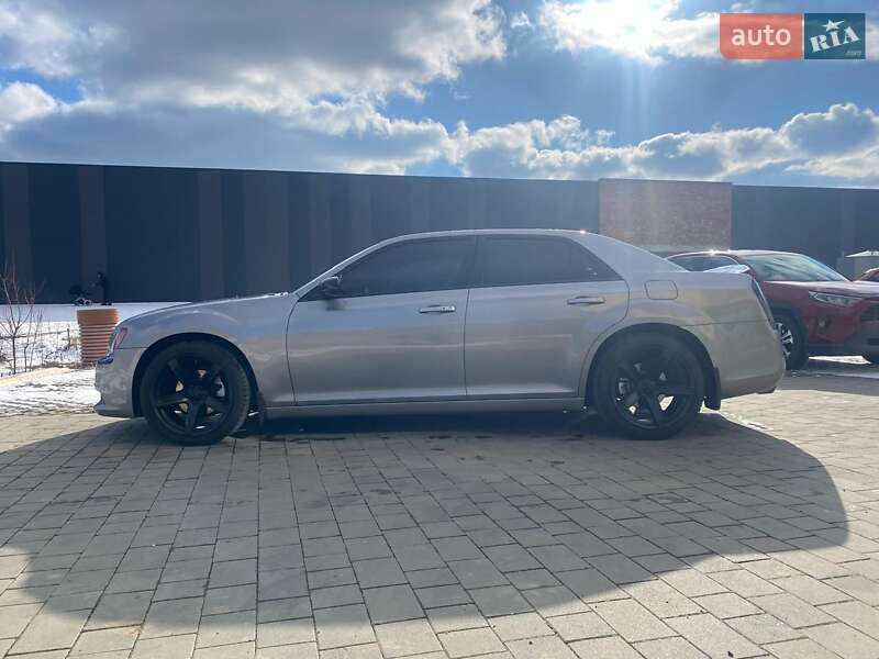 Седан Chrysler 300C 2012 в Хмельницком