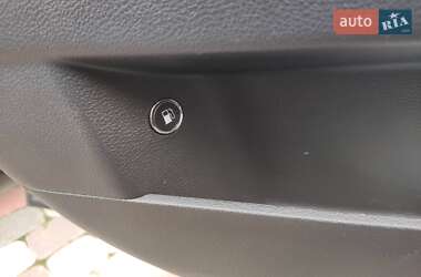 Седан Chrysler 300C 2012 в 