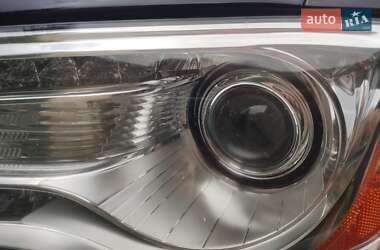 Седан Chrysler 300C 2012 в 