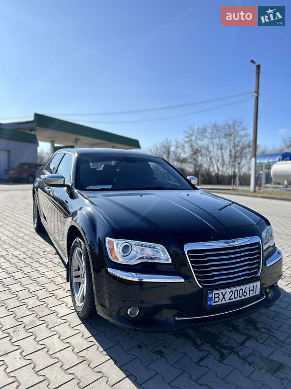Седан Chrysler 300C 2011 в 