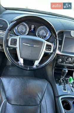 Седан Chrysler 300C 2011 в 