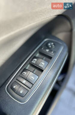 Седан Chrysler 300C 2011 в 