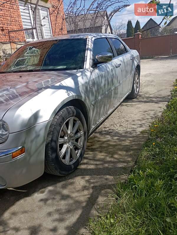Седан Chrysler 300C 2005 в Виноградове