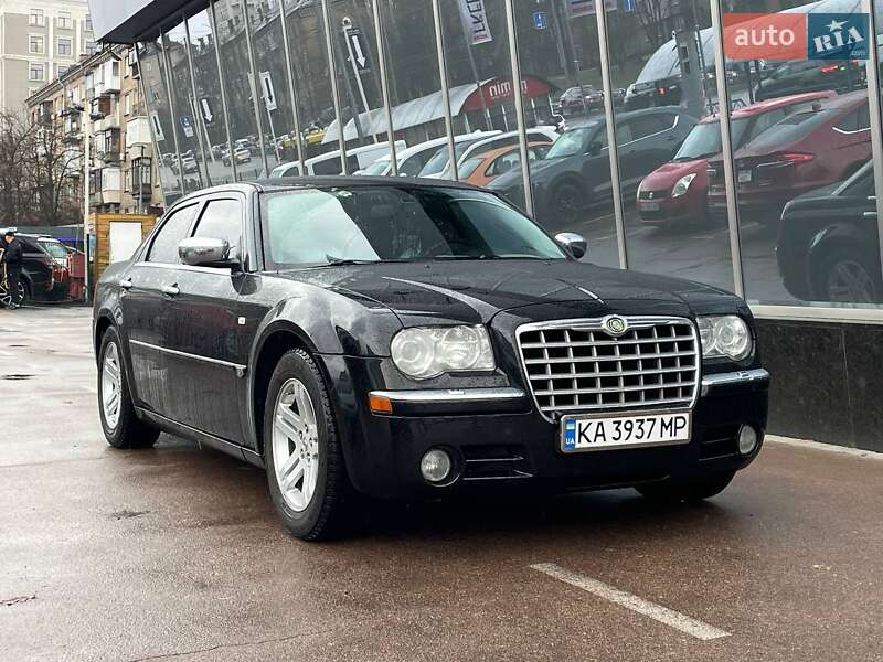 Седан Chrysler 300C 2005 в 