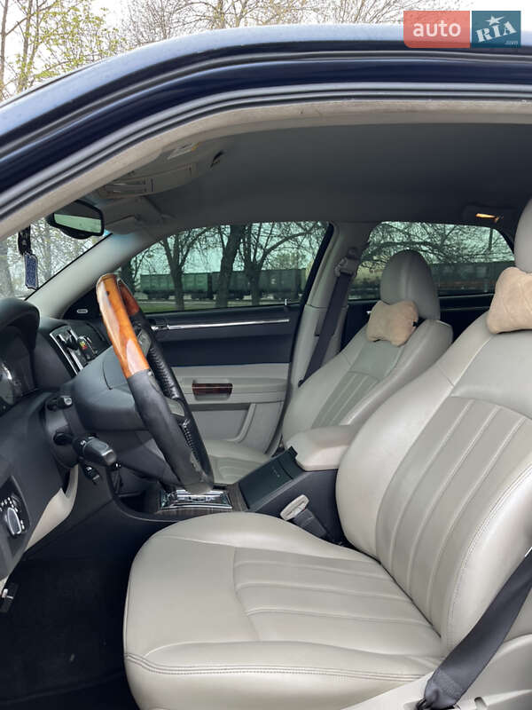 Седан Chrysler 300C 2005 в Черновцах