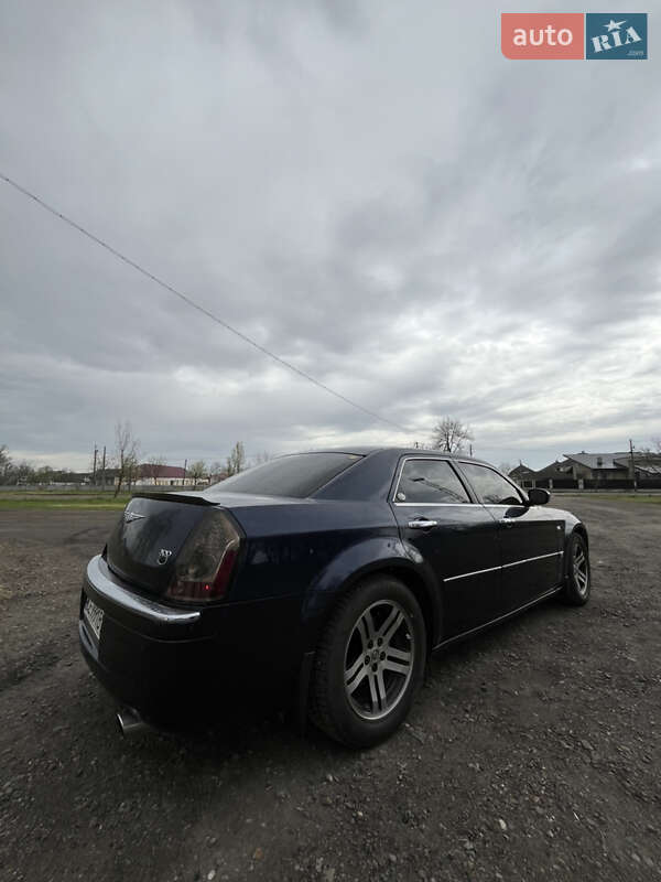 Седан Chrysler 300C 2005 в Черновцах