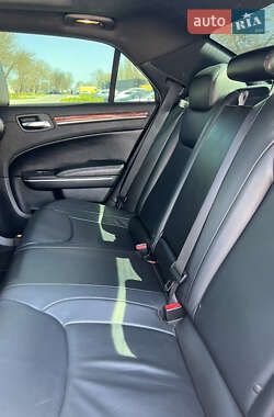 Седан Chrysler 300C 2013 в 