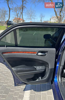 Седан Chrysler 300C 2013 в 