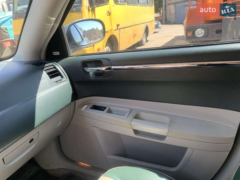 Седан Chrysler 300C 2006 в Конотопе