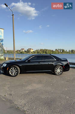 Седан Chrysler 300C 2016 в 