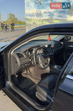 Седан Chrysler 300C 2016 в 