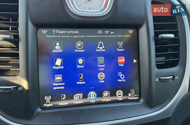 Седан Chrysler 300C 2016 в 
