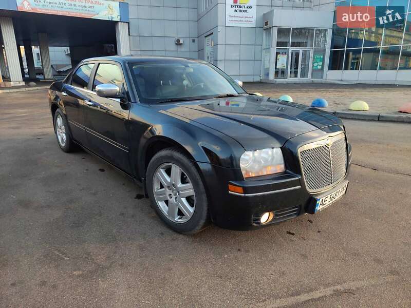 Седан Chrysler 300C 2005 в Кривому Розі