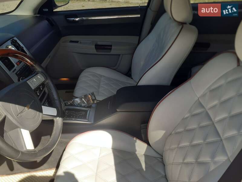 Седан Chrysler 300C 2004 в Кропивницком