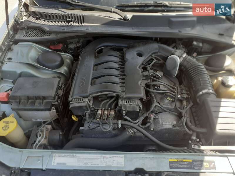 Седан Chrysler 300C 2004 в Кропивницком