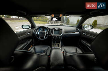 Седан Chrysler 300C 2012 в 