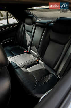Седан Chrysler 300C 2012 в 