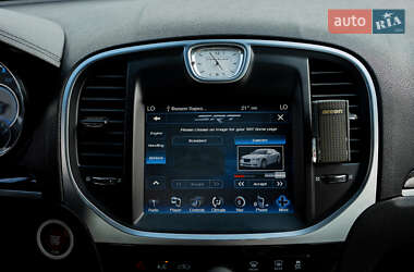 Седан Chrysler 300C 2012 в 