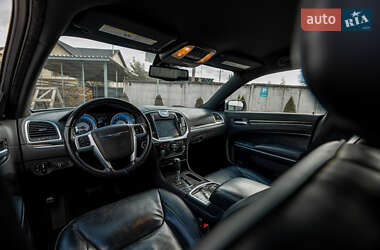 Седан Chrysler 300C 2012 в 