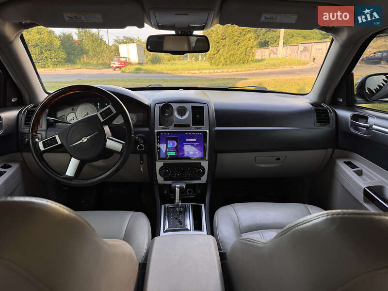 Седан Chrysler 300C 2007 в Львове