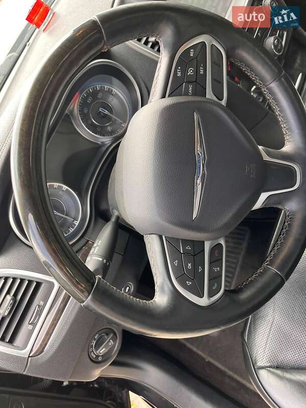 Седан Chrysler 300C 2017 в Борисполе