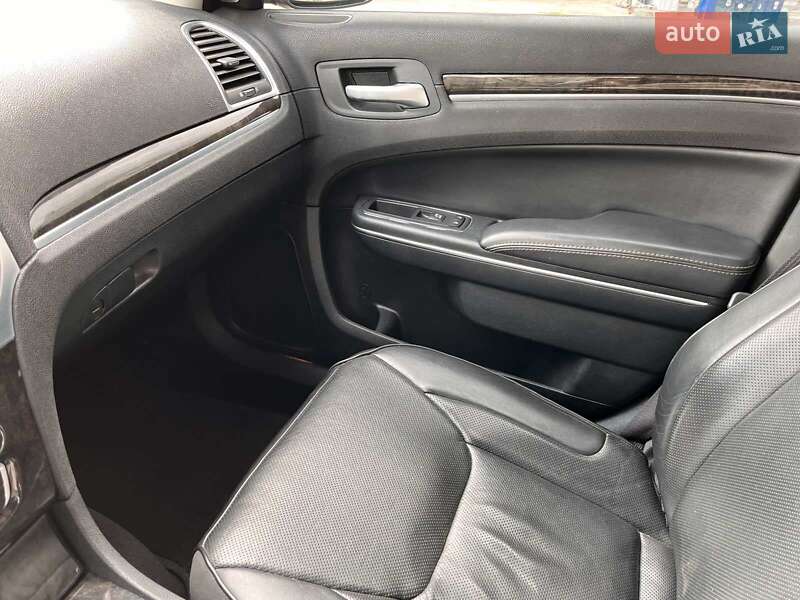 Седан Chrysler 300C 2017 в Борисполе