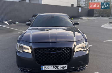 Седан Chrysler 300C 2017 в 