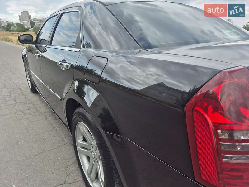 Седан Chrysler 300C 2005 в Херсоне