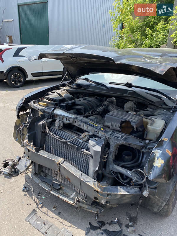 Седан Chrysler 300C 2005 в Ровно