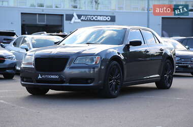 Седан Chrysler 300C 2013 в 