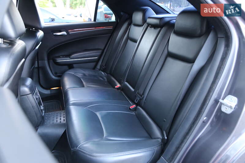 Седан Chrysler 300C 2013 в Киеве