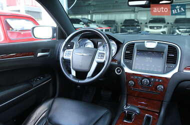 Седан Chrysler 300C 2013 в 
