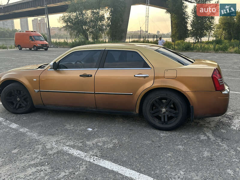 Седан Chrysler 300C 2005 в Киеве