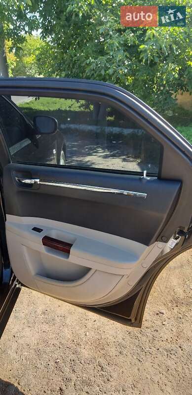 Седан Chrysler 300C 2005 в Яготине