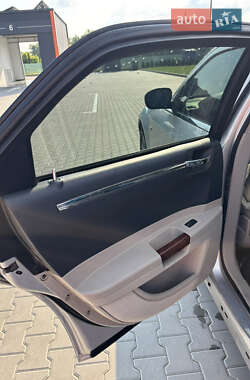 Седан Chrysler 300C 2005 в 