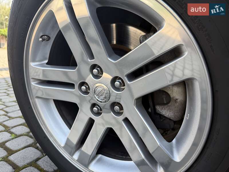 Седан Chrysler 300C 2006 в Шептицькому
