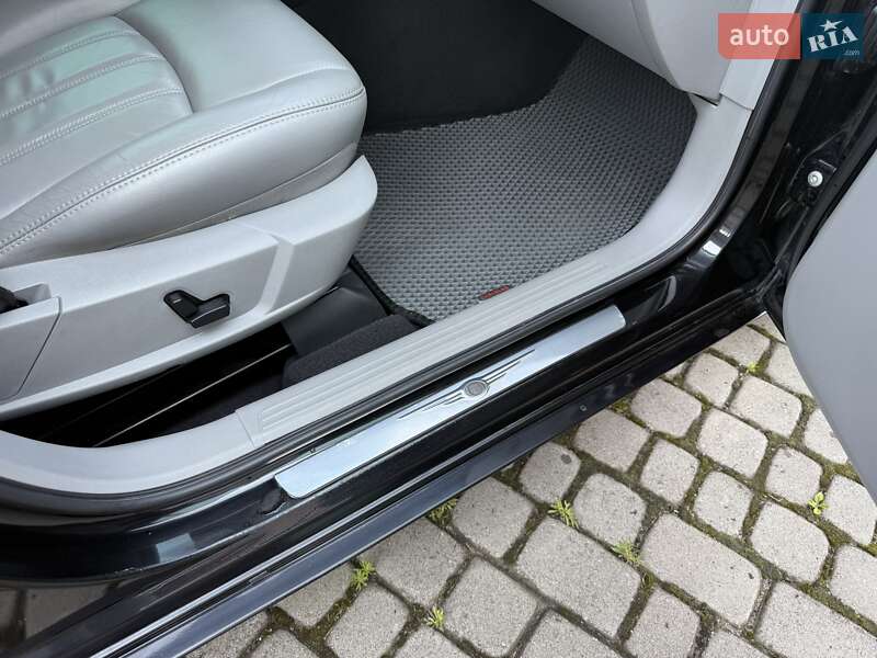 Седан Chrysler 300C 2006 в Шептицькому