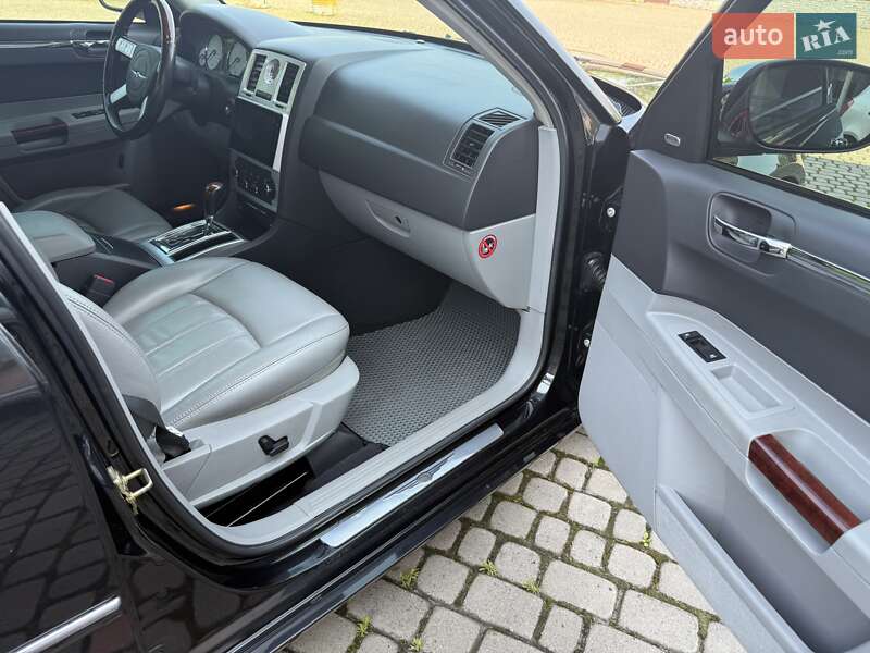 Седан Chrysler 300C 2006 в Шептицькому