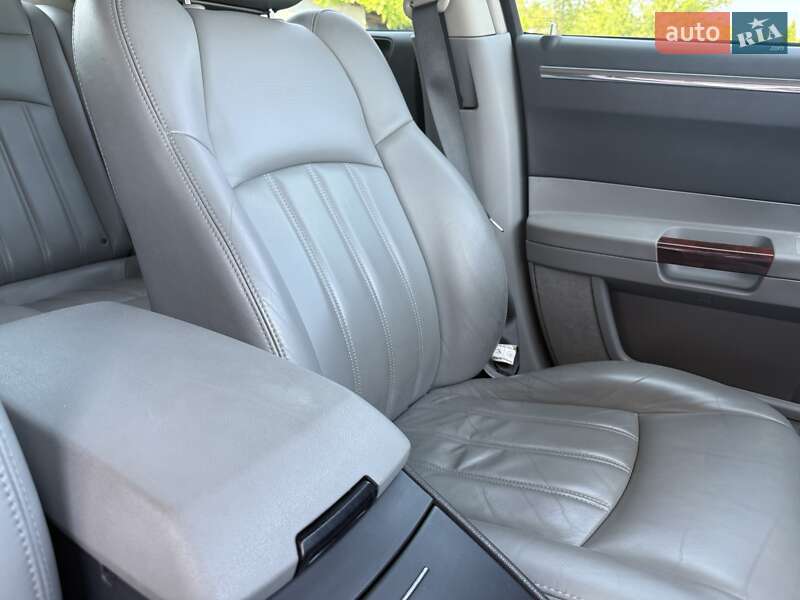 Седан Chrysler 300C 2006 в Шептицькому