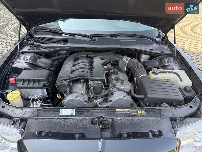 Седан Chrysler 300C 2006 в Шептицькому