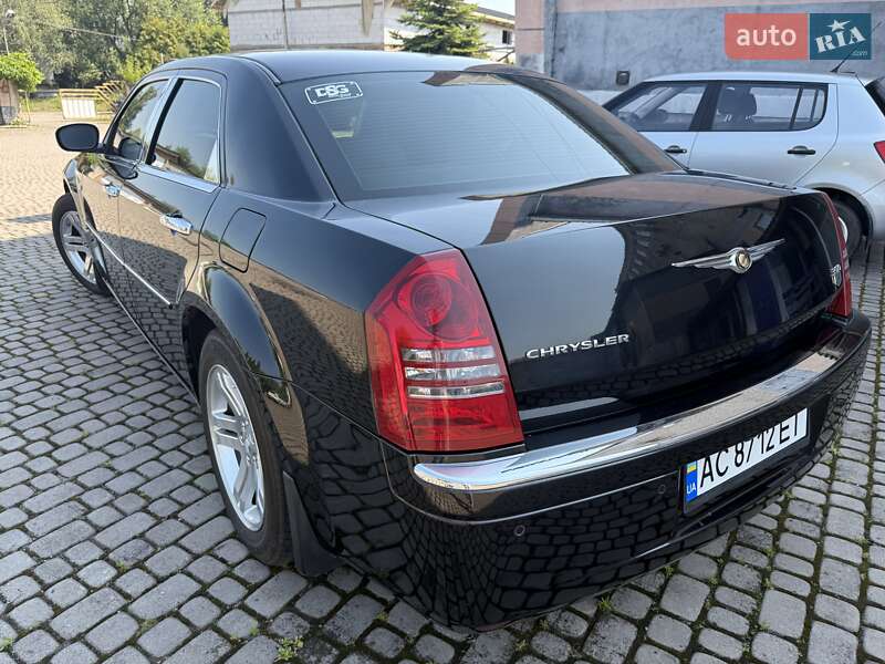 Седан Chrysler 300C 2006 в Шептицькому