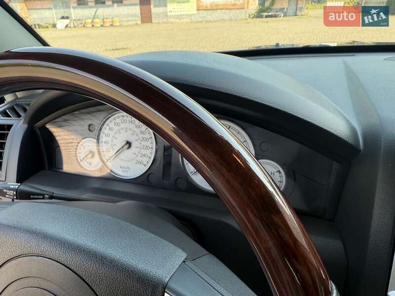 Седан Chrysler 300C 2006 в Шептицькому