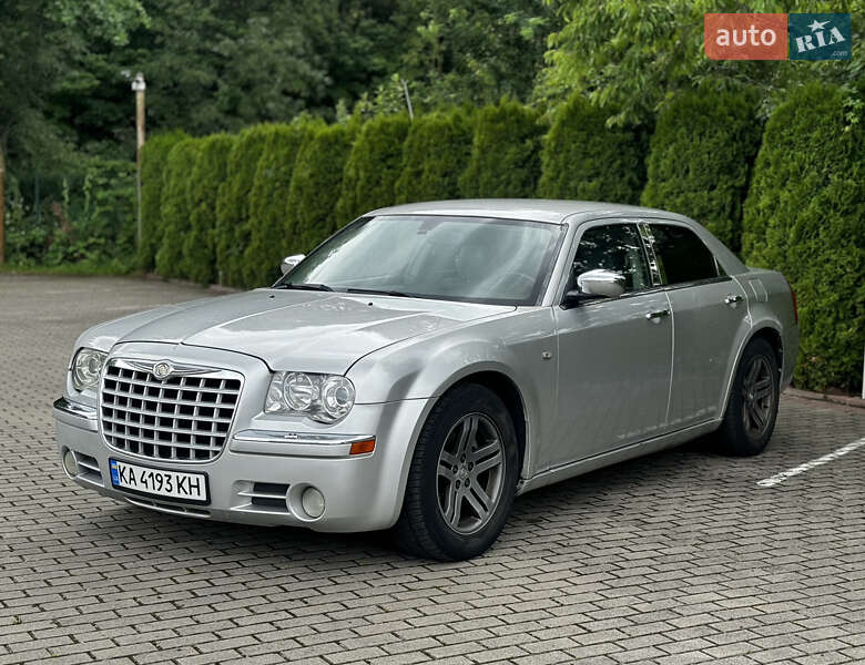 Седан Chrysler 300C 2008 в Львові