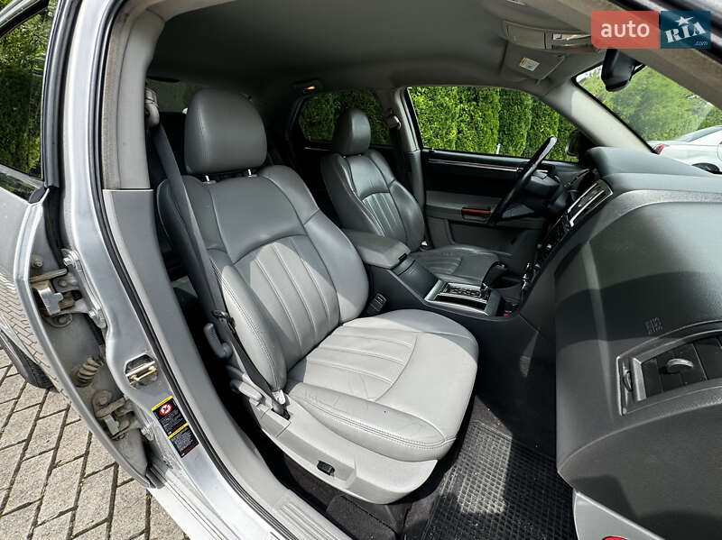 Седан Chrysler 300C 2008 в Львові