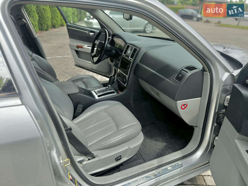 Седан Chrysler 300C 2008 в Львові