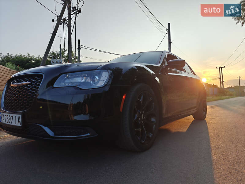 Седан Chrysler 300C 2019 в Києві